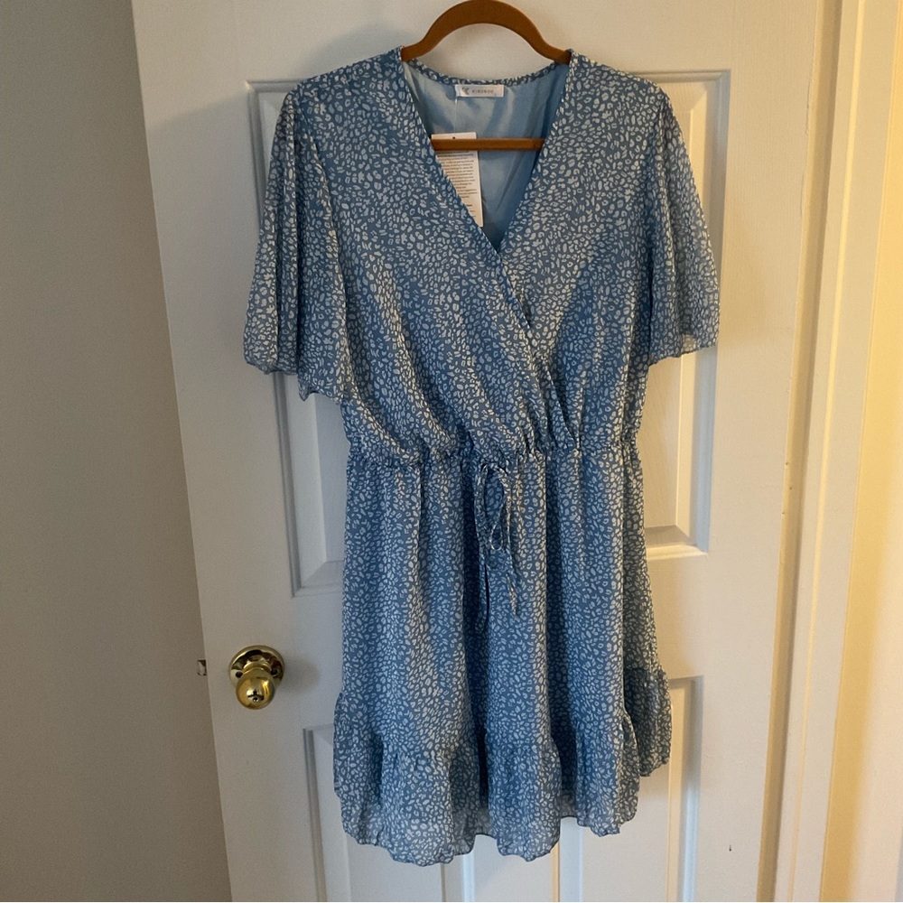 *NWT* Flutter Sleeve Knee Length Dress, Size Large